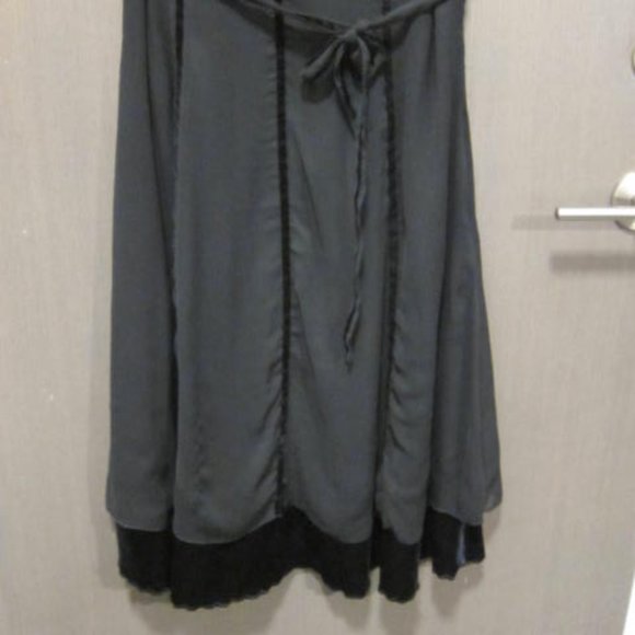 Black Velvet and Sheer Overlay Party Dress - Picture 4 of 5